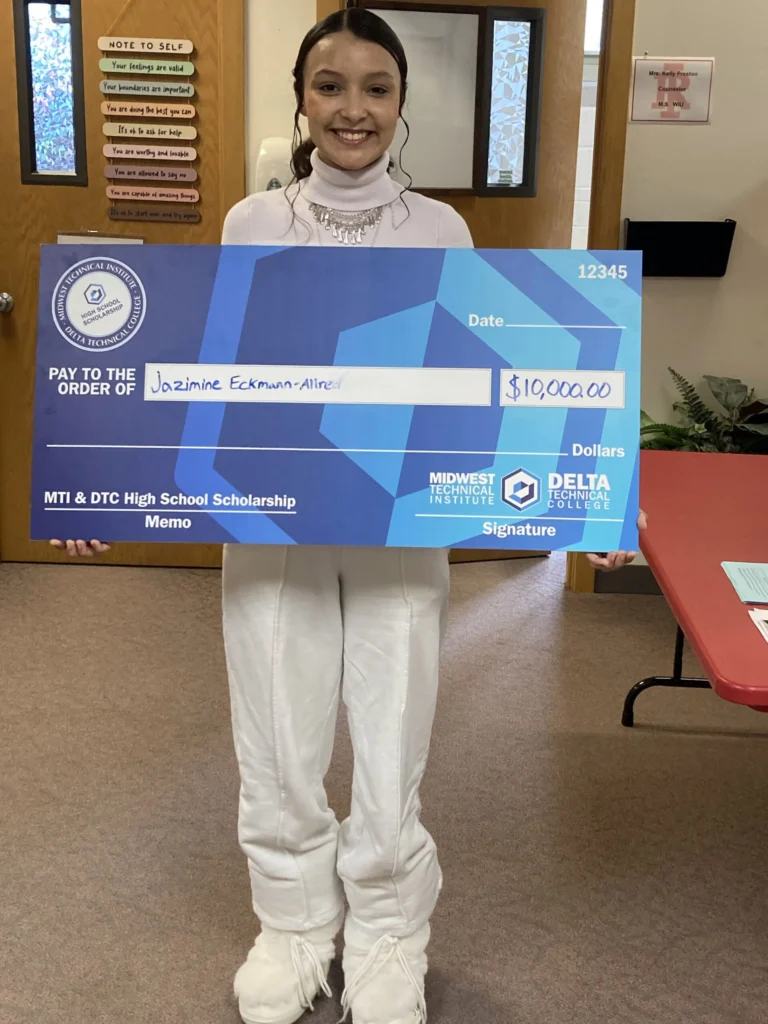 $10,000 Scholarship Winner