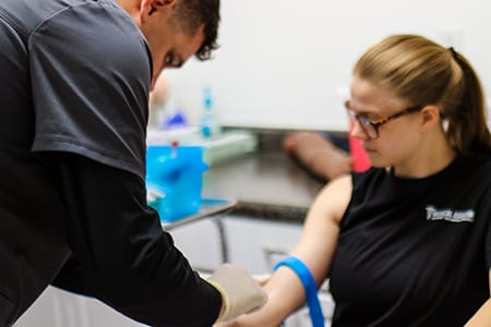 how to become a phlebotomist